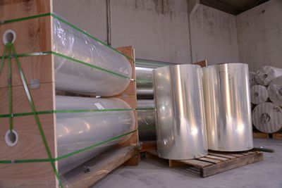 Cuộn nhựa PET chuyên dùng cho máy in mực nước (máy in flexo)